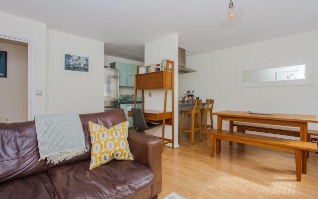 1 Bed with Balcony by Broadway Market & Columbia Road