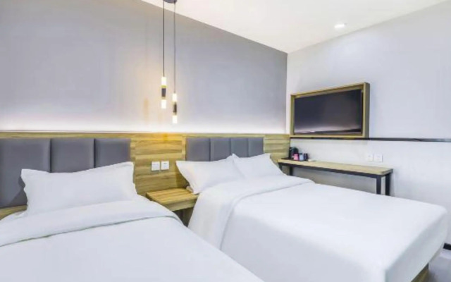 aimoHotel (Beijing Public Welfare Xiqiao Subway Station)