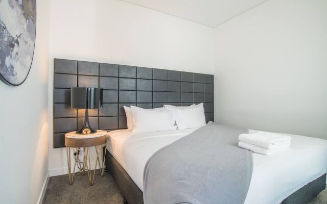 2bed Apartment! Modern Home for 4 at Chatswood