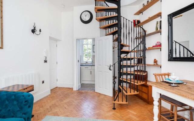 Warwick Post Office Apartment