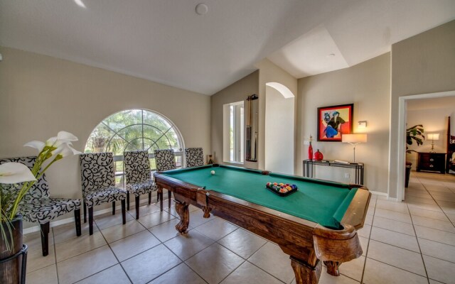 Villazo Ann - Roelens Vacations