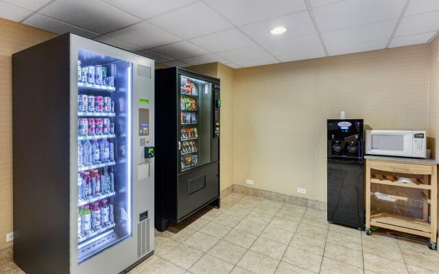 Holiday Inn Express Chicago-Downers Grove by IHG