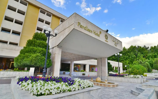 Pardisan Hotel