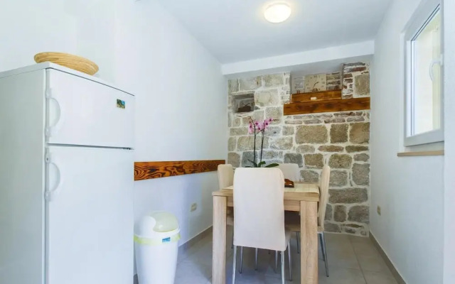 Nice Home in Omis With 2 Bedrooms and Wifi