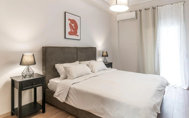 Spacious 2BD apt next to metro