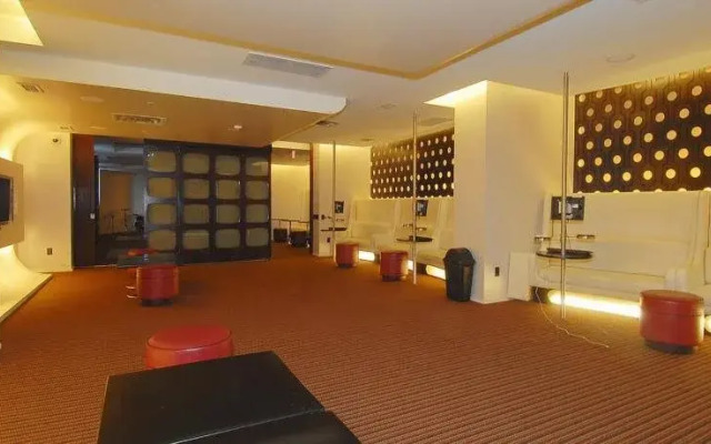 Royal Stays Suites - Blue Jays Way