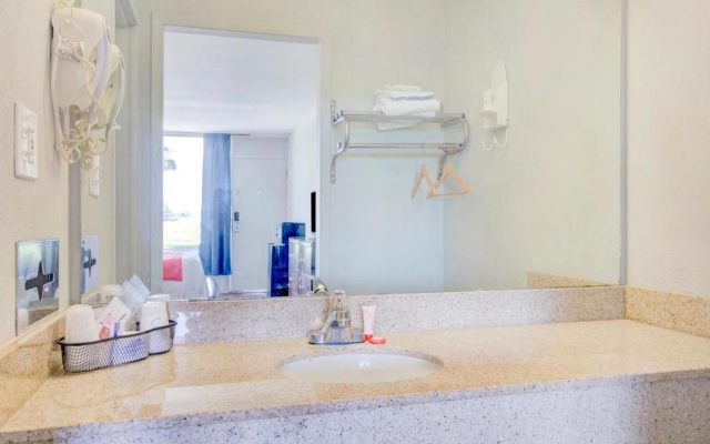 OYO Hotel Dundee By Crystal Lake