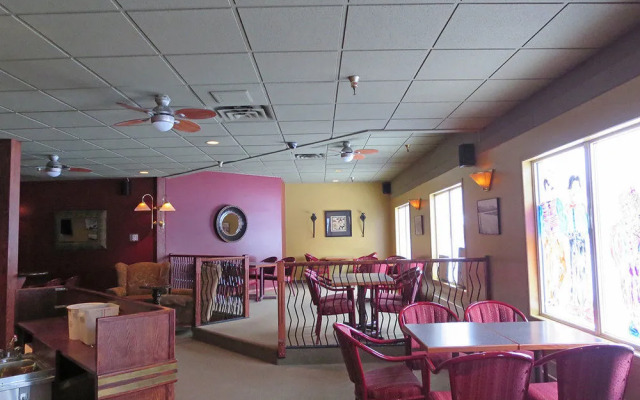 Town and Mountain Hotel