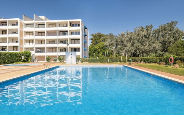 Pé do Lago 1 Bedroom Apartment with Pool