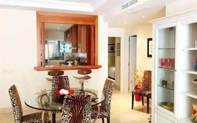 Beachside Luxury 2 bedroom apartment, Puerto Banus