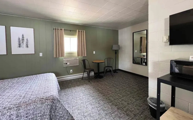 The Trail Inn - Melita, Manitoba - HWY 83/ HWY 3