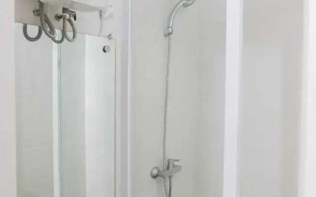 Homey and Luxurious 2BR 19 Avenue Apartment
