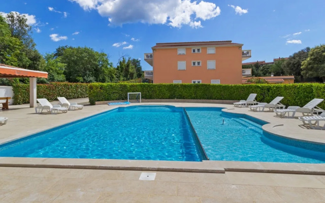 Pretty Apartment in Banjole near Sea Beach & Town Center