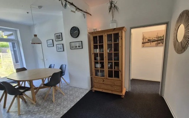 bed & Kitchen
