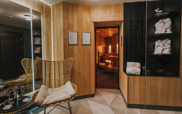 Hotel Golden Queen