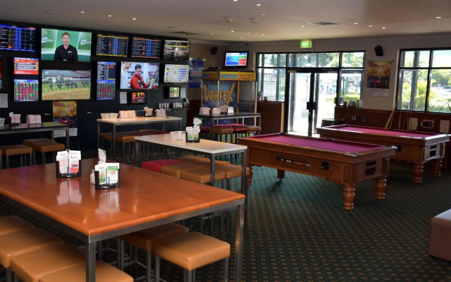 Meadowbrook Hotel
