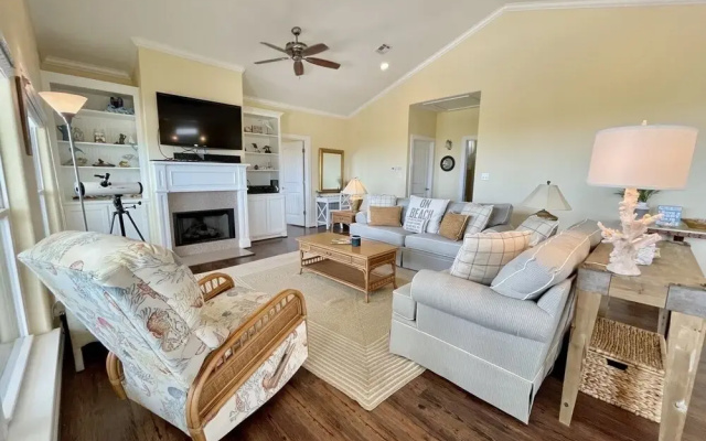 Beachy Beach 3 Bedroom Home by Redawning