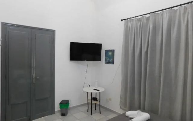 Perissa Art Villa - Kitchen & Washing Machine