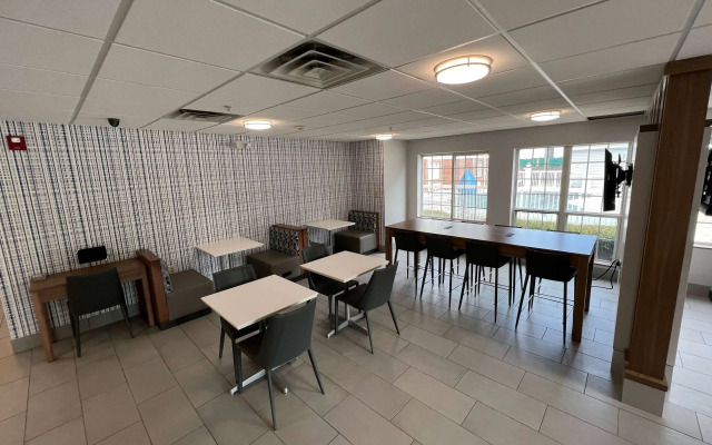 Microtel Inn & Suites by Wyndham Charlotte/Northlake