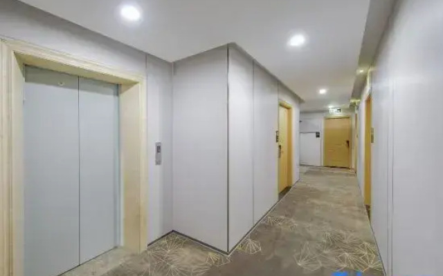 Yun Bo Light Luxury Hotel