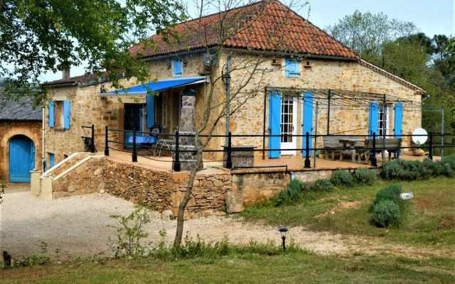 Authentic Holiday Home in Puy-l'evêque With Swimming Pool