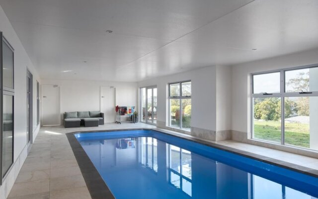 Paradise Point - Tamar Valley Residence with Pool