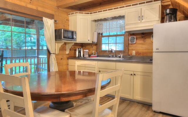 Cricket Hill Lodge & Cabins