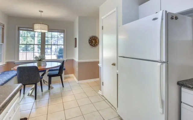 Seneca Escape w/ Screened Patio: Near Lakes!