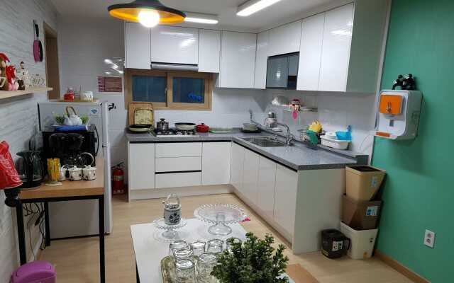 BUZZ Guesthouse