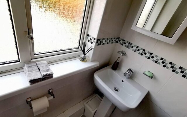 Stylish Luton Apartment With Wi-fi & Free Parking