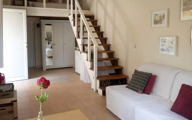Sunshine Home - Peaceful Garden Escape Parking