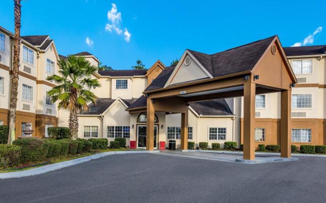 Red Roof Inn PLUS+ & Suites Savannah - I-95