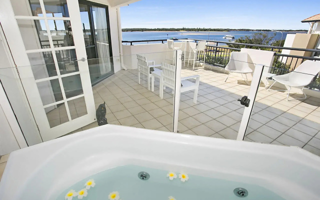 Sandcastles on the Broadwater