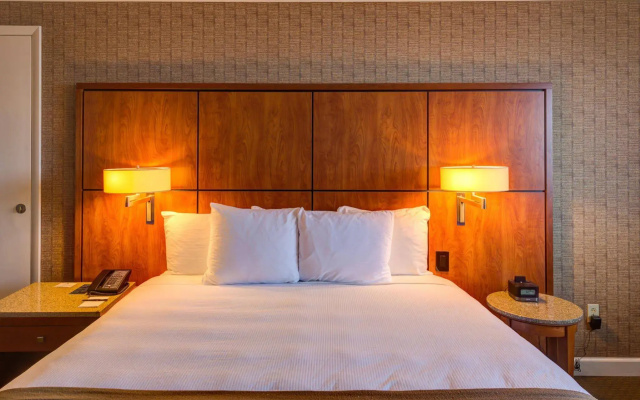 DoubleTree by Hilton Akron Fairlawn