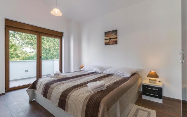 Beautiful Home in Buici With Wifi and 4 Bedrooms