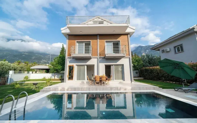 Ölüdeniz Plajına Yakın 3 Yatak Odalı Villa