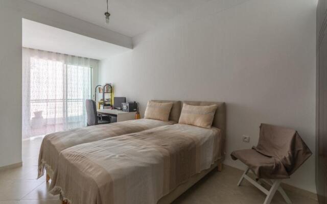 Superbe appartement avec piscine à Harhoura Témara