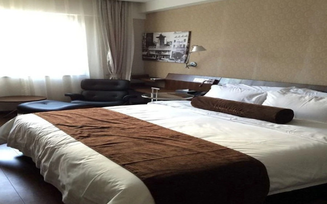 James Joyce Coffetel Qinhuangdao People Park Plaza