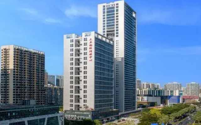 Sanya Central Jiayue Bixuan Hotel (Qiangqing Sea Travel Duty-Free Shop)