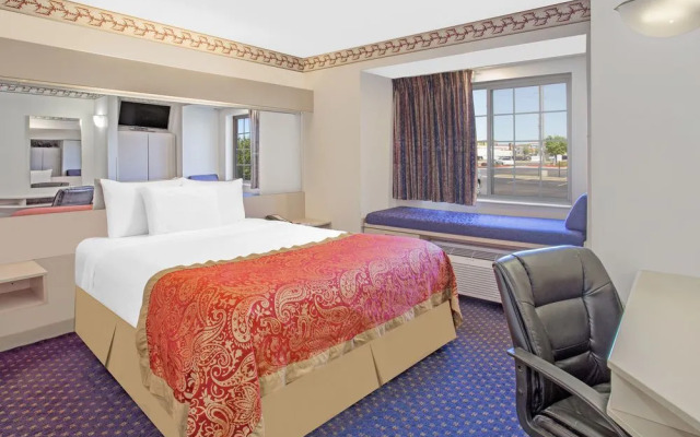 Microtel Inn & Suites by Wyndham Janesville