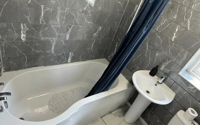 Affluent Living Apartment Perfect for Contractors