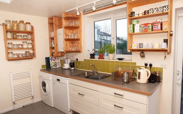 Spacious 2 Bedroom House With Country Feel
