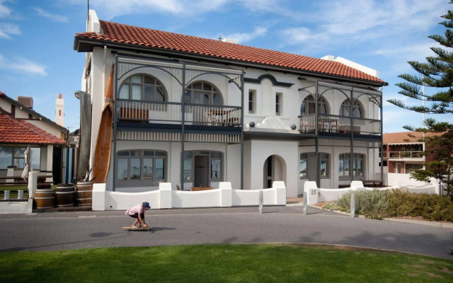 Seawall Apartments