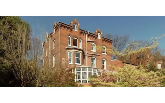 Hillcrest Hotel