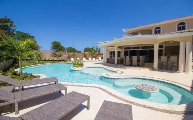 One of a Kind 6 Bedroom Luxury Villa