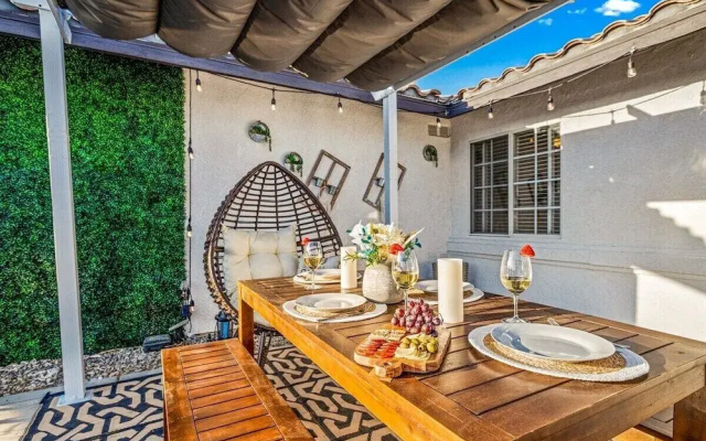 Relaxing 4BR Retreat w/ Refreshing Pool