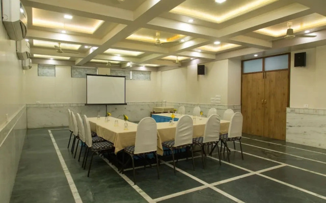 Majestic Annexe By JK Rooms