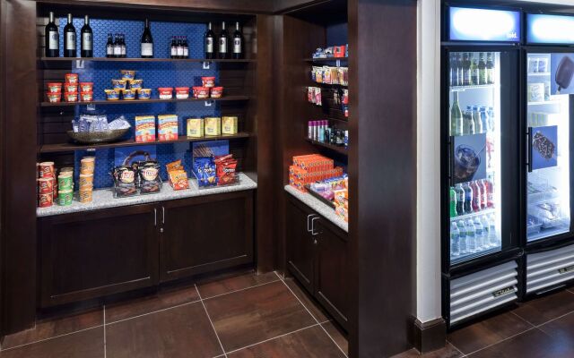 Hampton Inn & Suites Omaha-Downtown