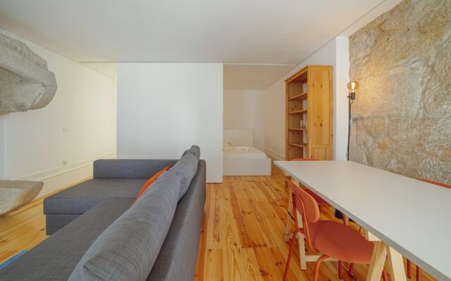 Downtown Almada Studio by Homing