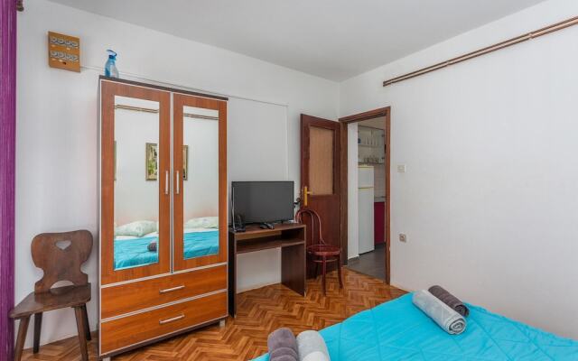 Beautiful Home in Njivice With Wifi and 2 Bedrooms